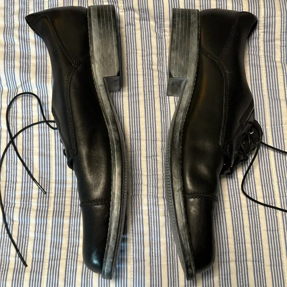 Bostonian Men's Classic Black Oxfords - Picture 4 of 8